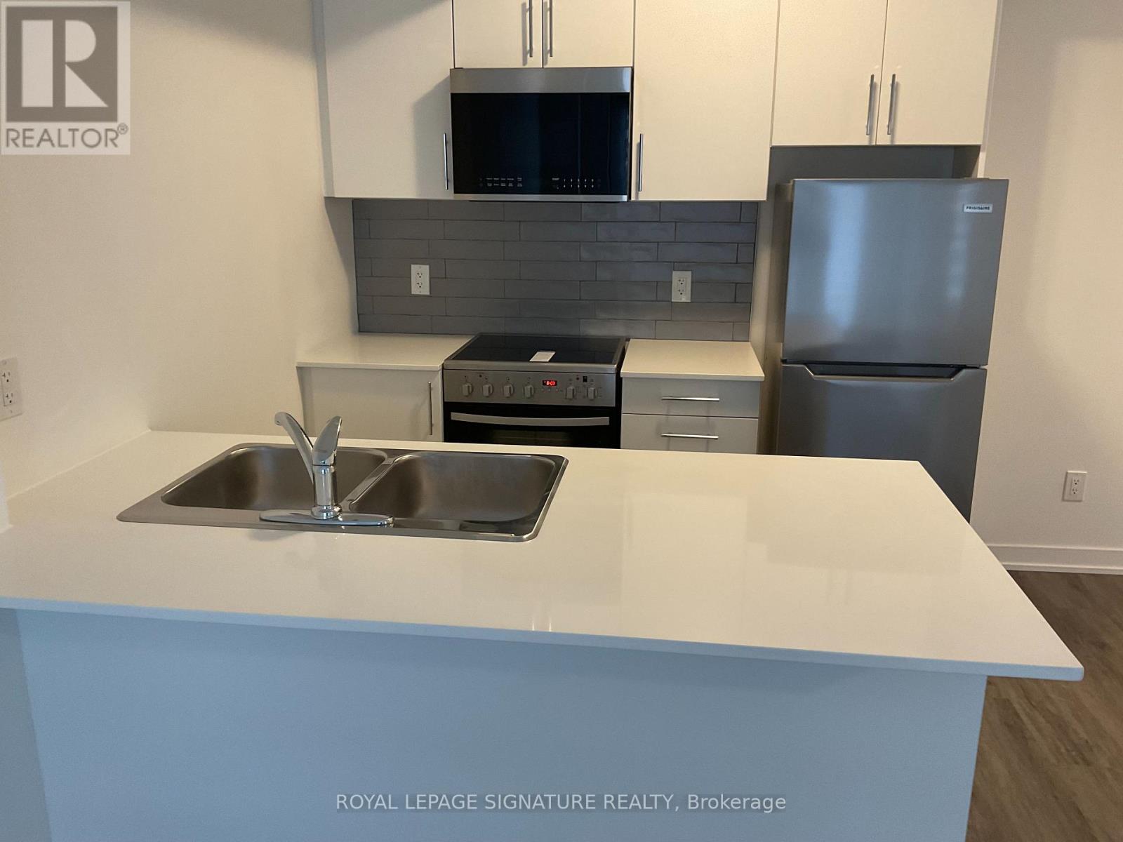 4 - 16 Marquette Avenue, Toronto, Ontario  M6A 1X9 - Photo 3 - C12775684