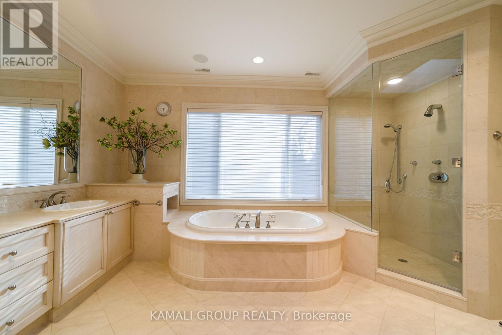 39 Rollscourt Drive, Toronto, Ontario  M2L 1X6 - Photo 21 - C12775706