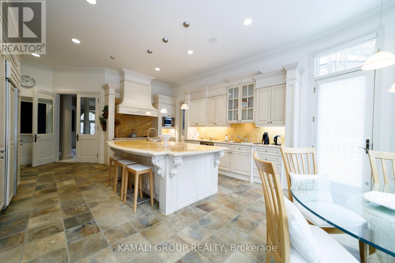 39 Rollscourt Drive, Toronto, Ontario  M2L 1X6 - Photo 9 - C12775706