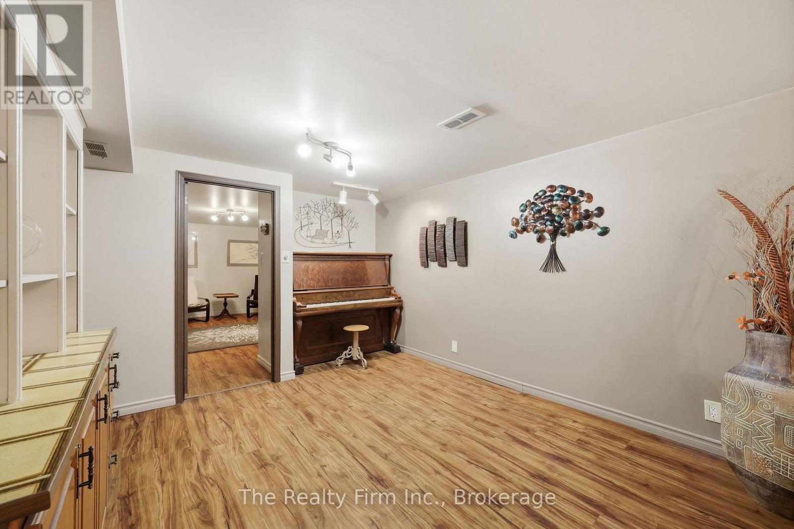 1047 Elora Road, Woodstock, Ontario  N4S 5L9 - Photo 29 - X12775726