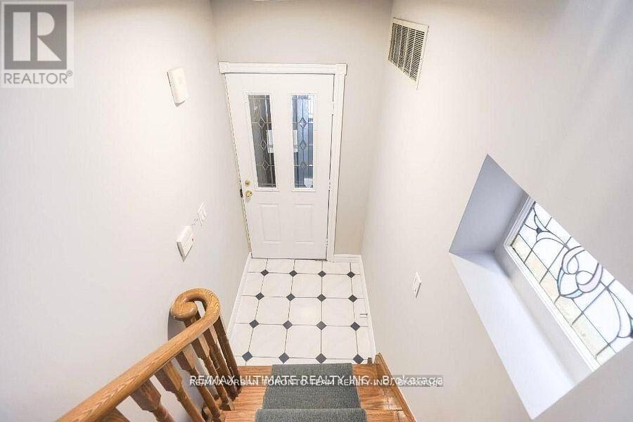 Upper - 745 Coxwell Avenue, Toronto, Ontario  M4C 3C5 - Photo 19 - E12775670