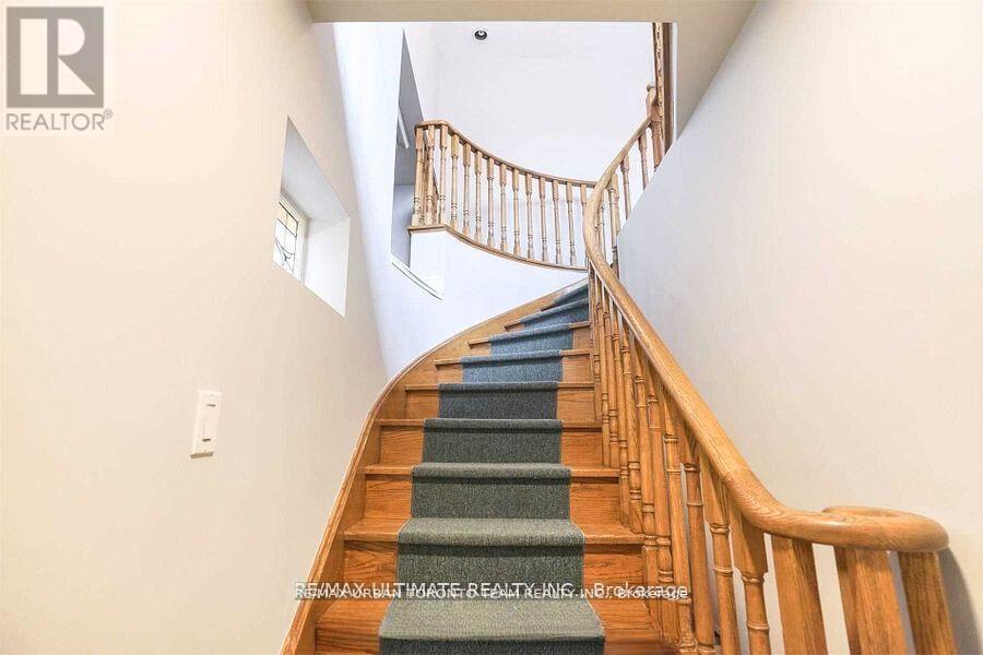 Upper - 745 Coxwell Avenue, Toronto, Ontario  M4C 3C5 - Photo 2 - E12775670