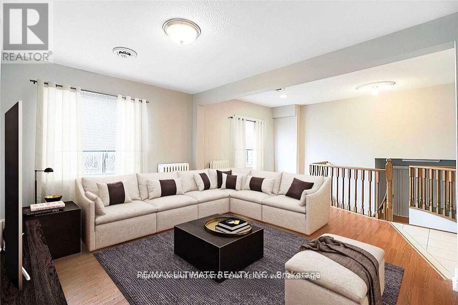 Upper - 745 Coxwell Avenue, Toronto, Ontario  M4C 3C5 - Photo 3 - E12775670