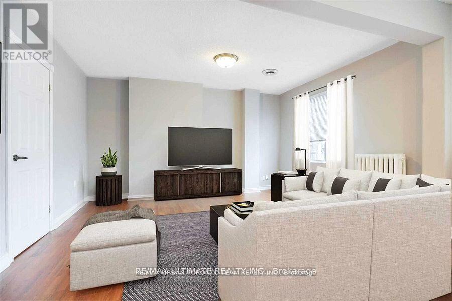 Upper - 745 Coxwell Avenue, Toronto, Ontario  M4C 3C5 - Photo 4 - E12775670