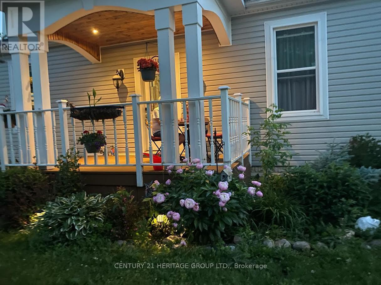 134 Wesley Street, Newmarket, Ontario  L3Y 3P1 - Photo 2 - N12775588