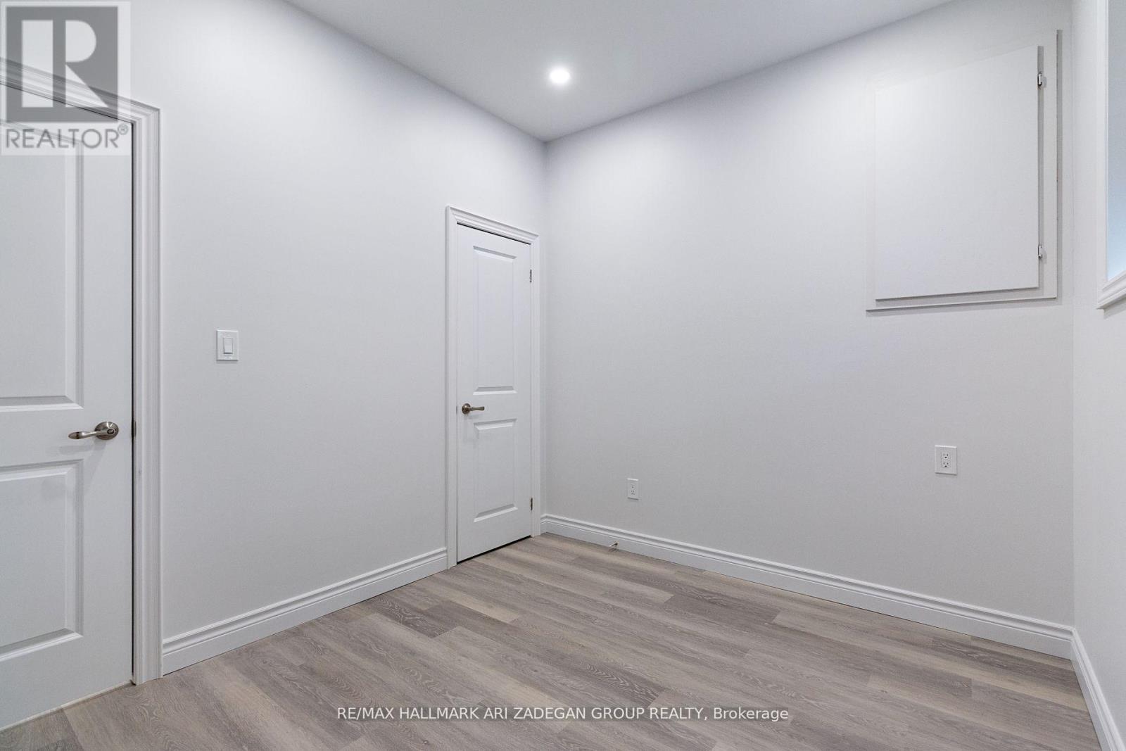 B - 177 The Queensway S, Georgina, Ontario  L4P 2A3 - Photo 14 - N12775604