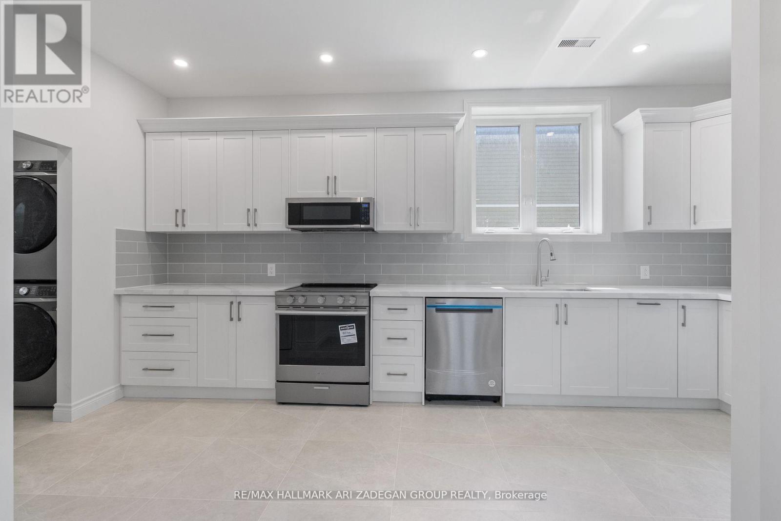 B - 177 The Queensway S, Georgina, Ontario  L4P 2A3 - Photo 6 - N12775604