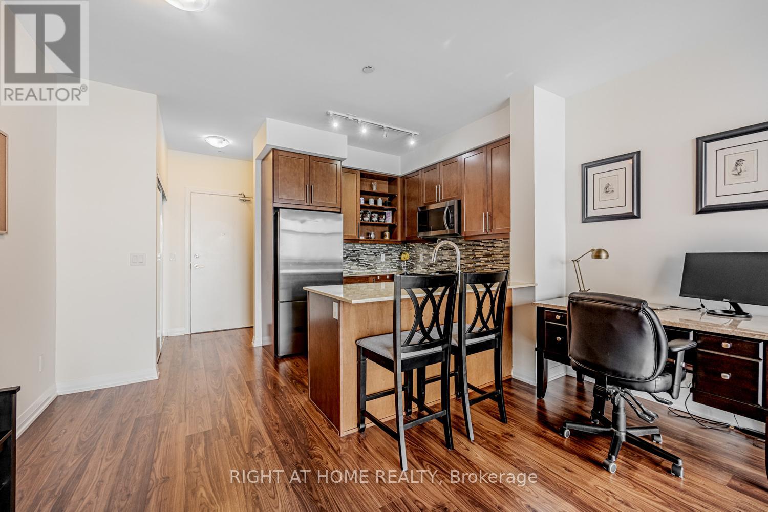 1010 - 65 Oneida Crescent, Richmond Hill (Langstaff), Ontario  L4B 0G9 - Photo 25 - N12775768