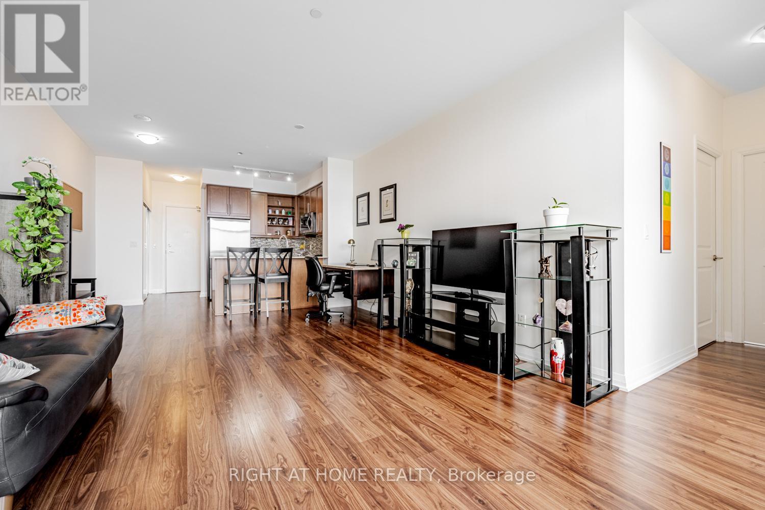 1010 - 65 Oneida Crescent, Richmond Hill (Langstaff), Ontario  L4B 0G9 - Photo 6 - N12775768