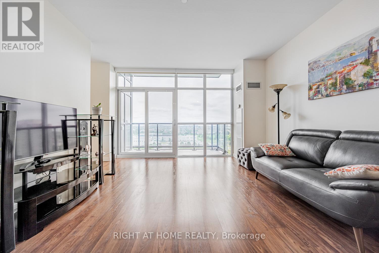 1010 - 65 Oneida Crescent, Richmond Hill (Langstaff), Ontario  L4B 0G9 - Photo 8 - N12775768