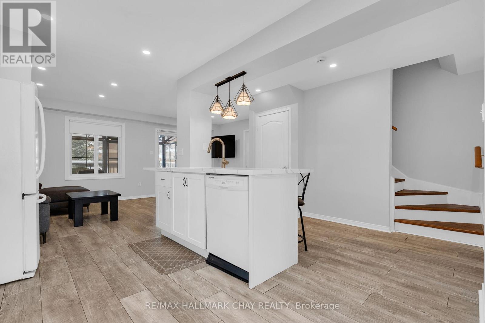 20 Daniele Avenue S, New Tecumseth, Ontario  L0G 1A0 - Photo 4 - N12775840