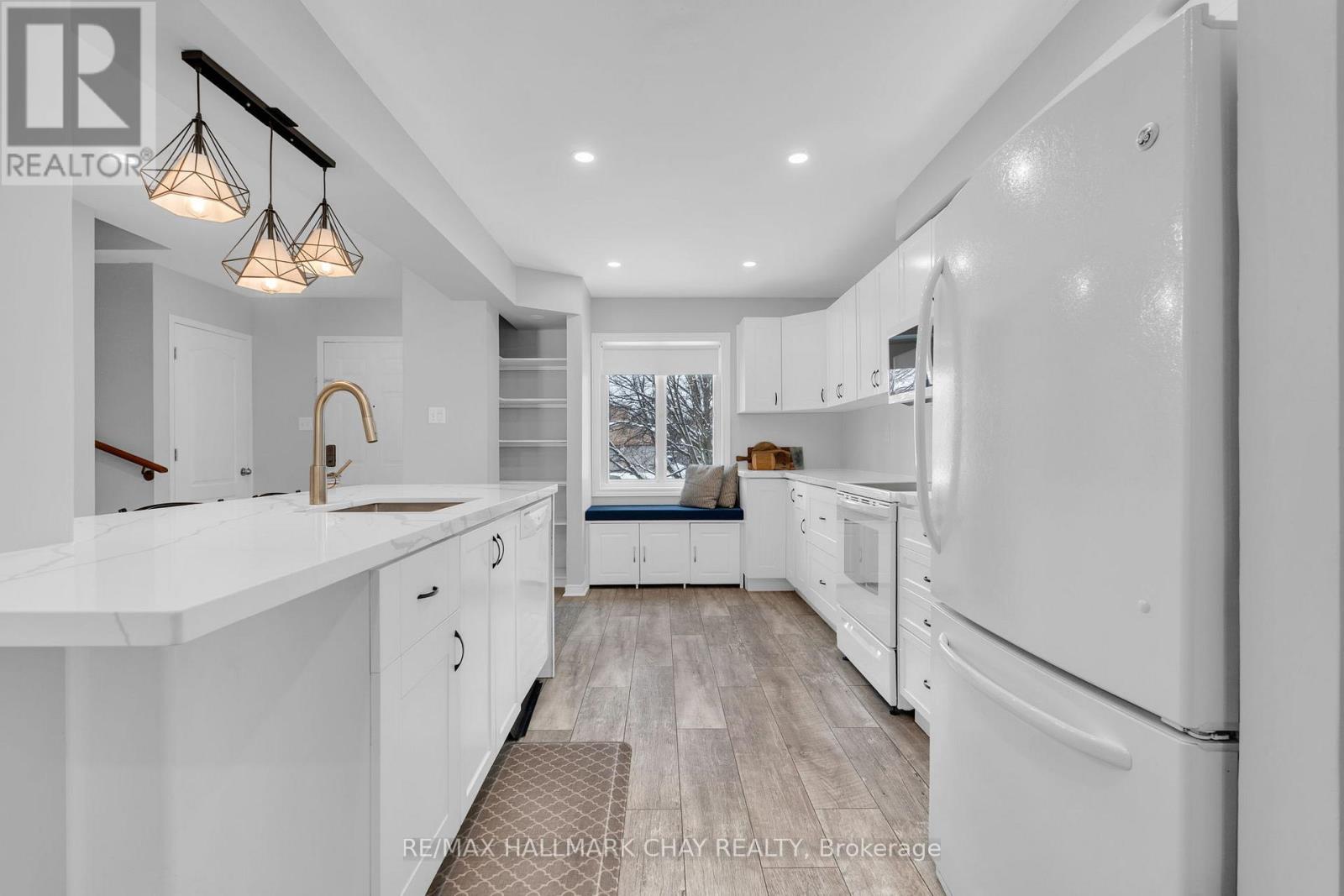 20 Daniele Avenue S, New Tecumseth, Ontario  L0G 1A0 - Photo 5 - N12775840