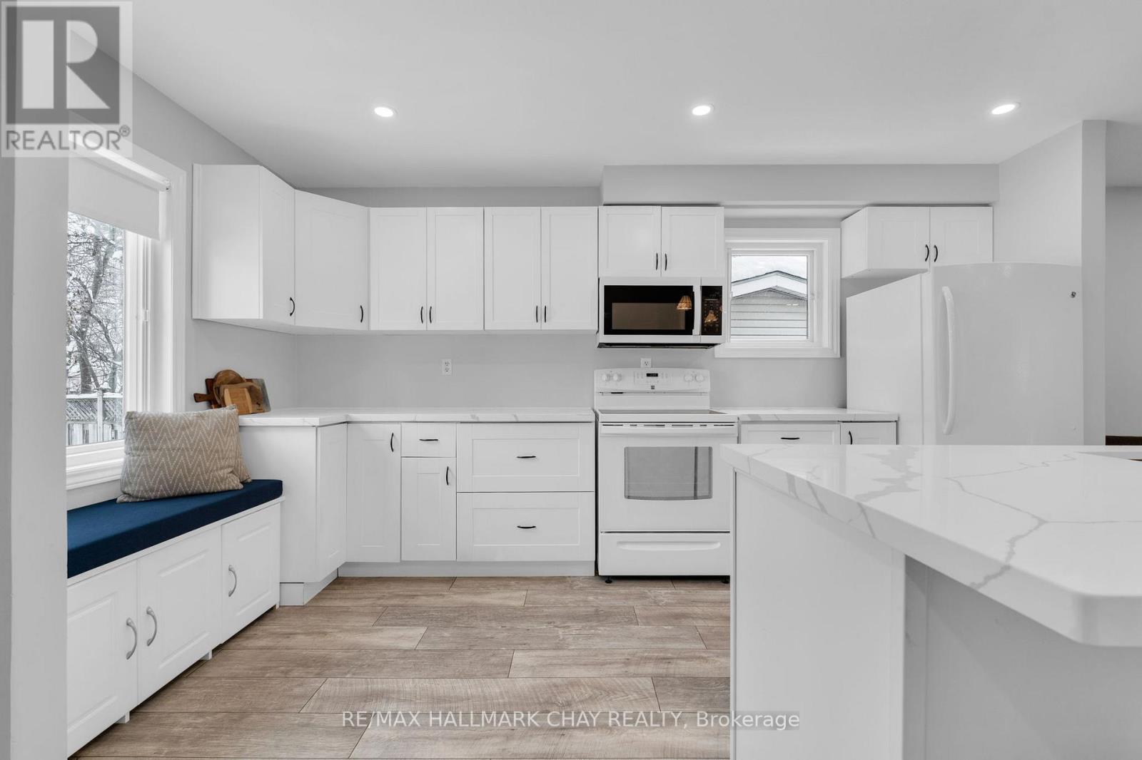 20 Daniele Avenue S, New Tecumseth, Ontario  L0G 1A0 - Photo 6 - N12775840