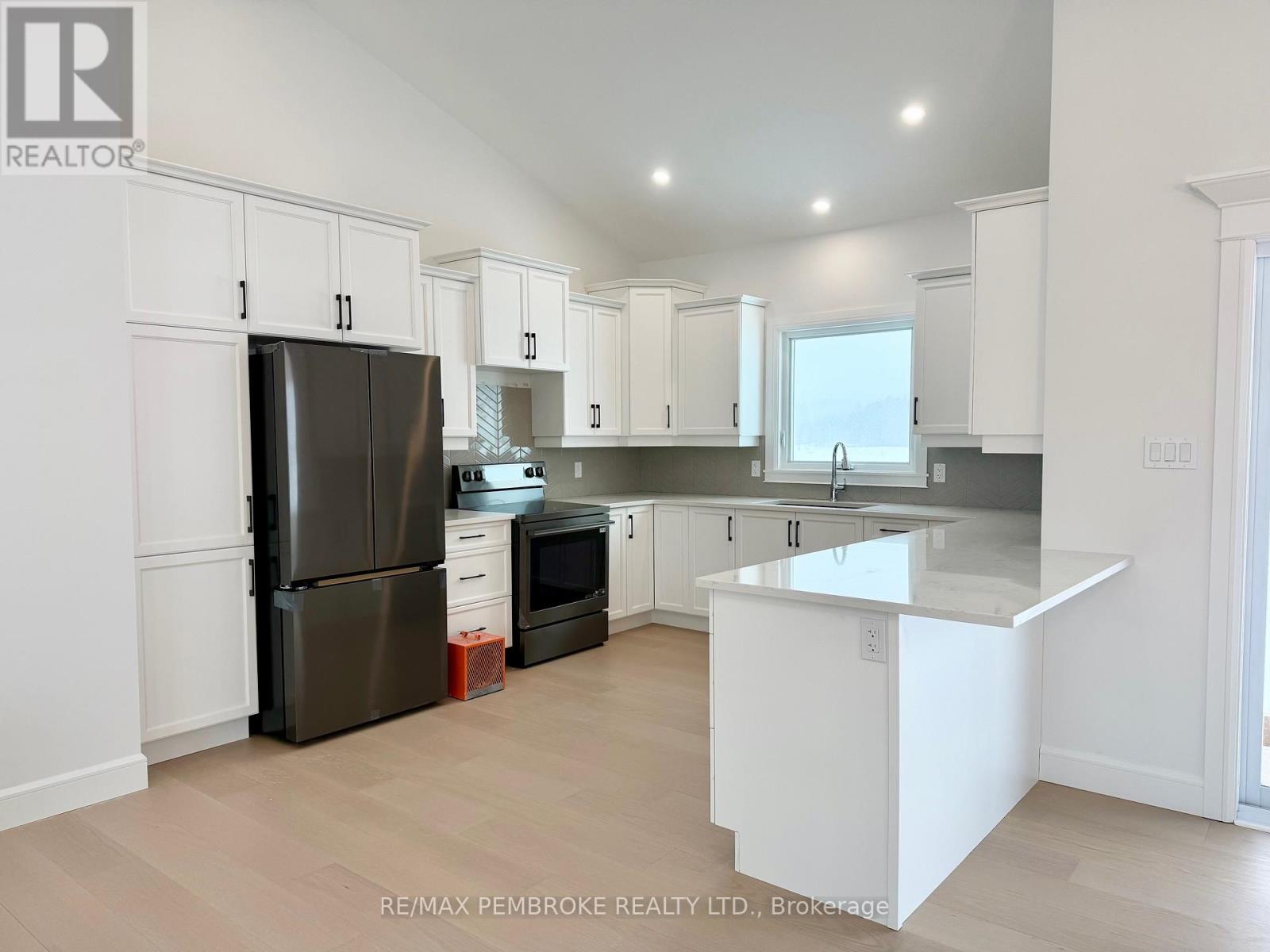 26 Jade Avenue, Petawawa, Ontario  K8H 0E5 - Photo 5 - X12772042