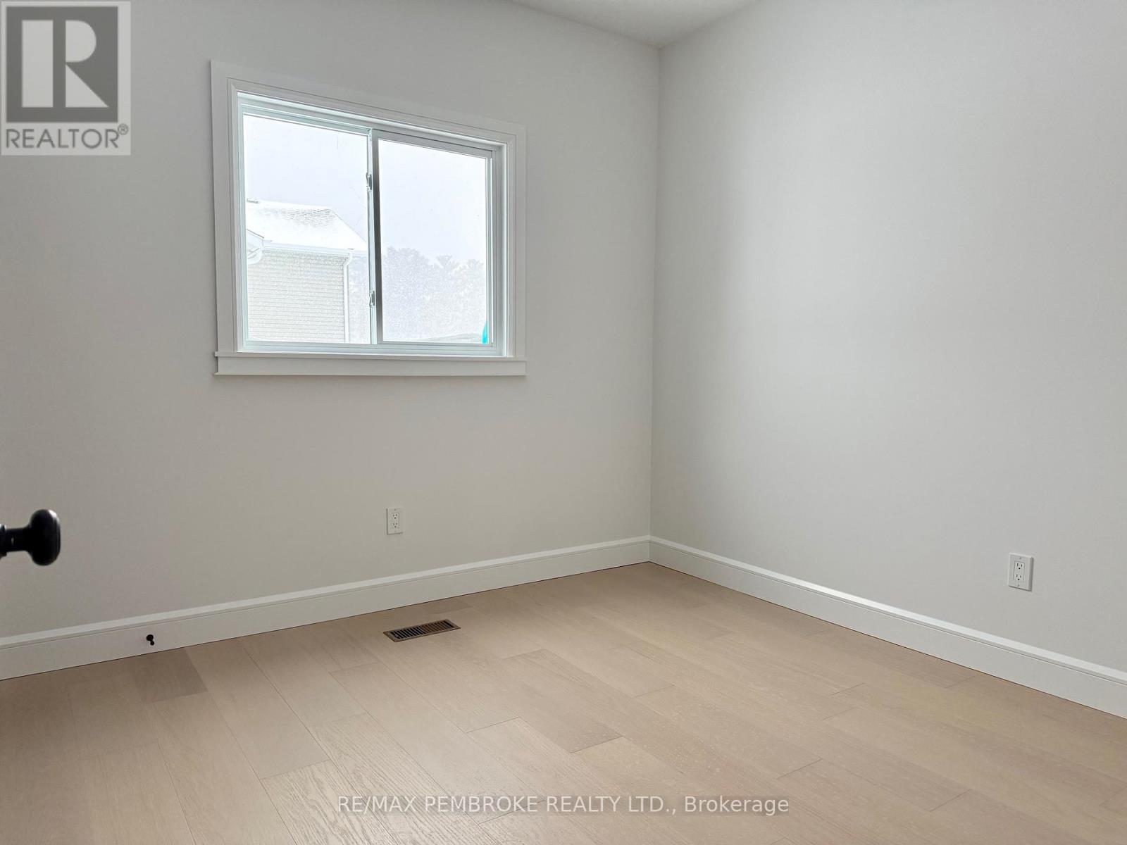 26 Jade Avenue, Petawawa, Ontario  K8H 0E5 - Photo 7 - X12772042