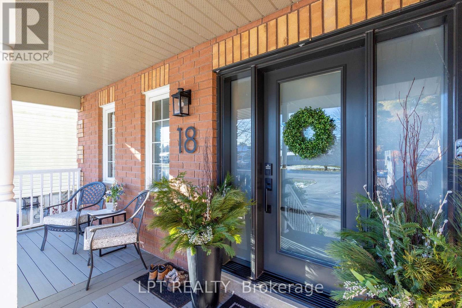 18 Canal Street, Georgina, Ontario  L4P 1K5 - Photo 6 - N12774434