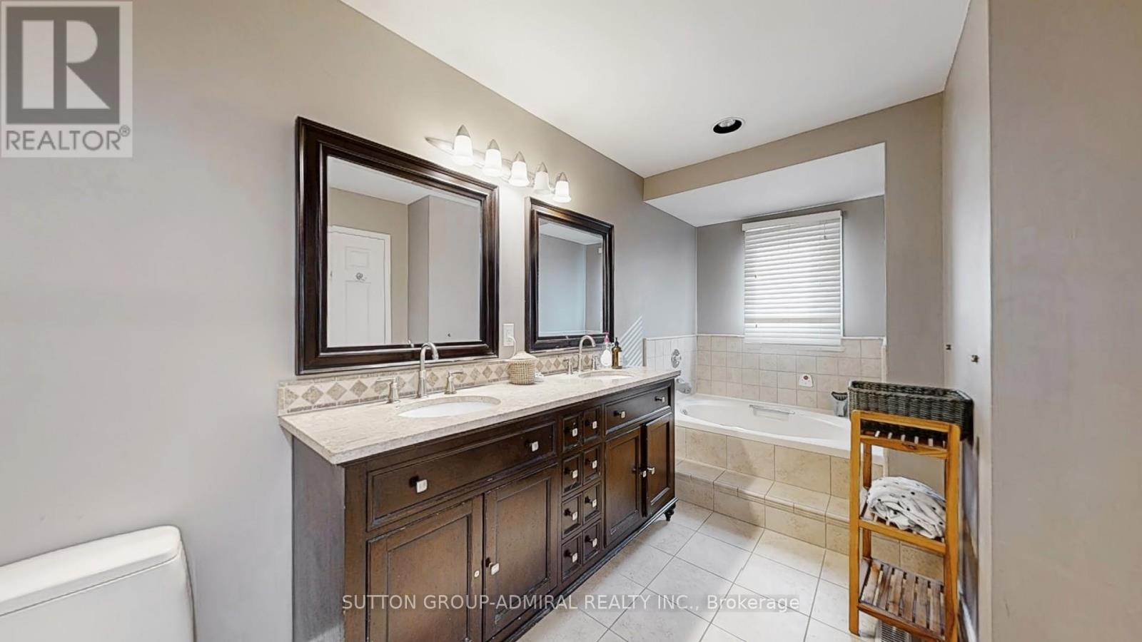 239 Rose Green Drive, Vaughan, Ontario  L4J 4R3 - Photo 23 - N12775818