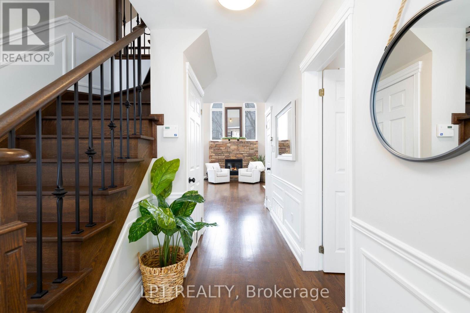 18 Canal Street, Georgina, Ontario  L4P 1K5 - Photo 9 - N12774434