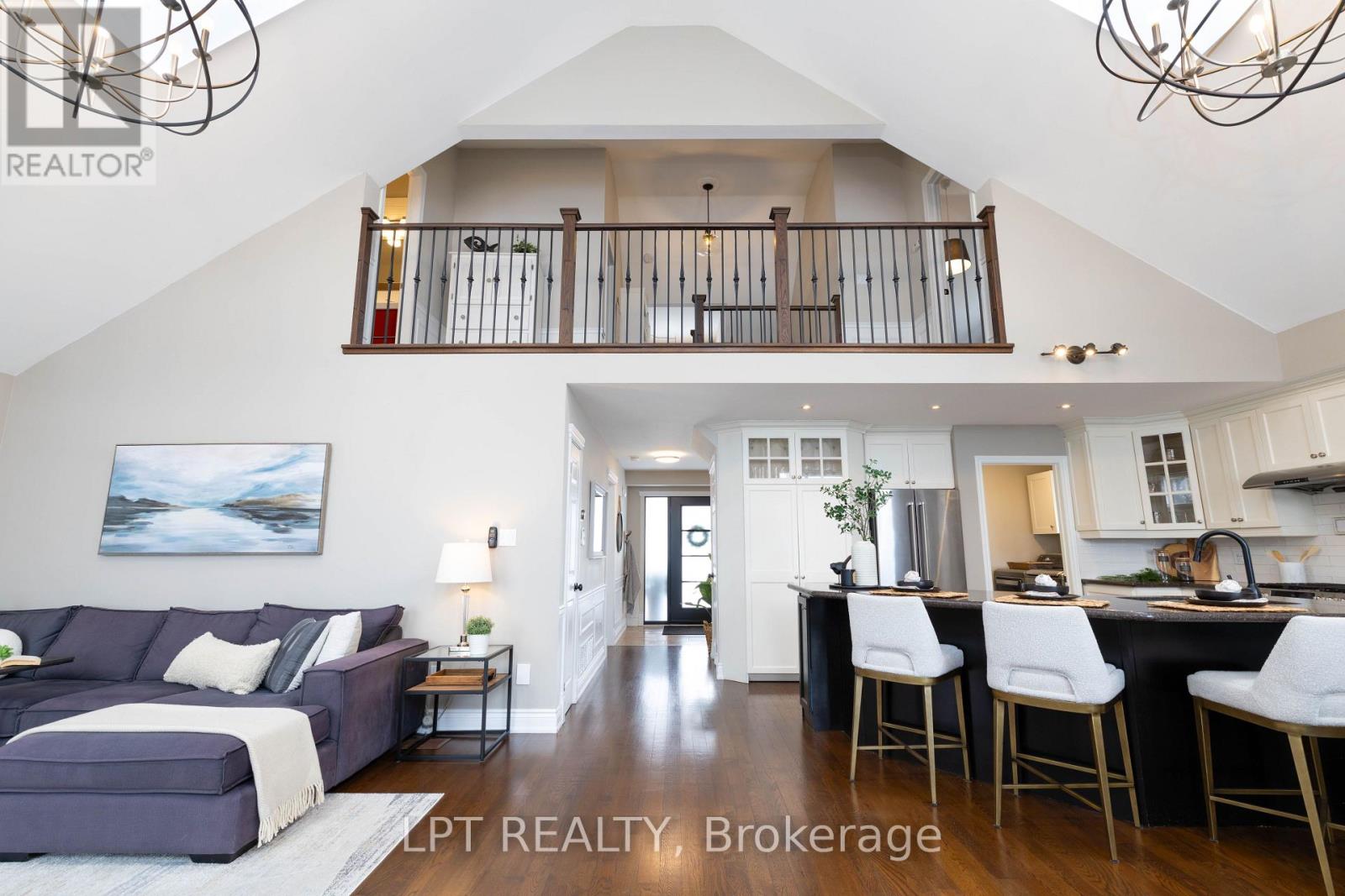 18 Canal Street, Georgina, Ontario  L4P 1K5 - Photo 12 - N12774434