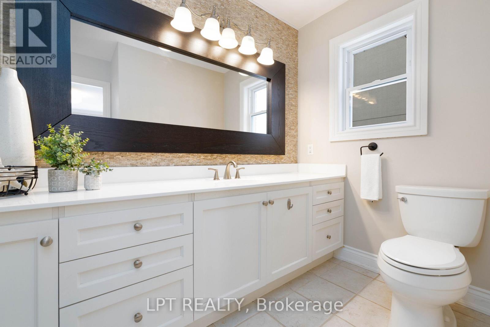 18 Canal Street, Georgina, Ontario  L4P 1K5 - Photo 20 - N12774434