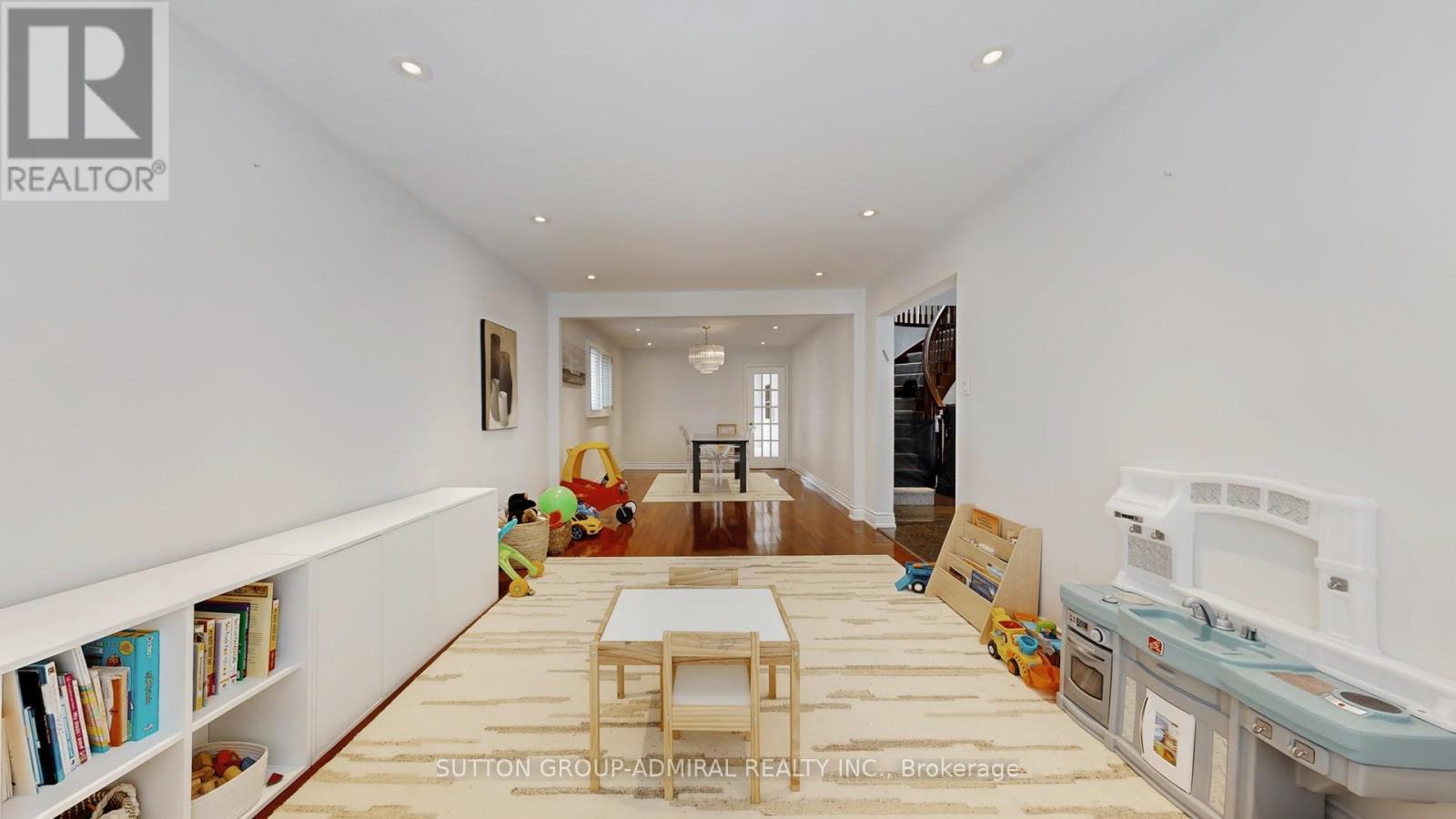 239 Rose Green Drive, Vaughan, Ontario  L4J 4R3 - Photo 6 - N12775818