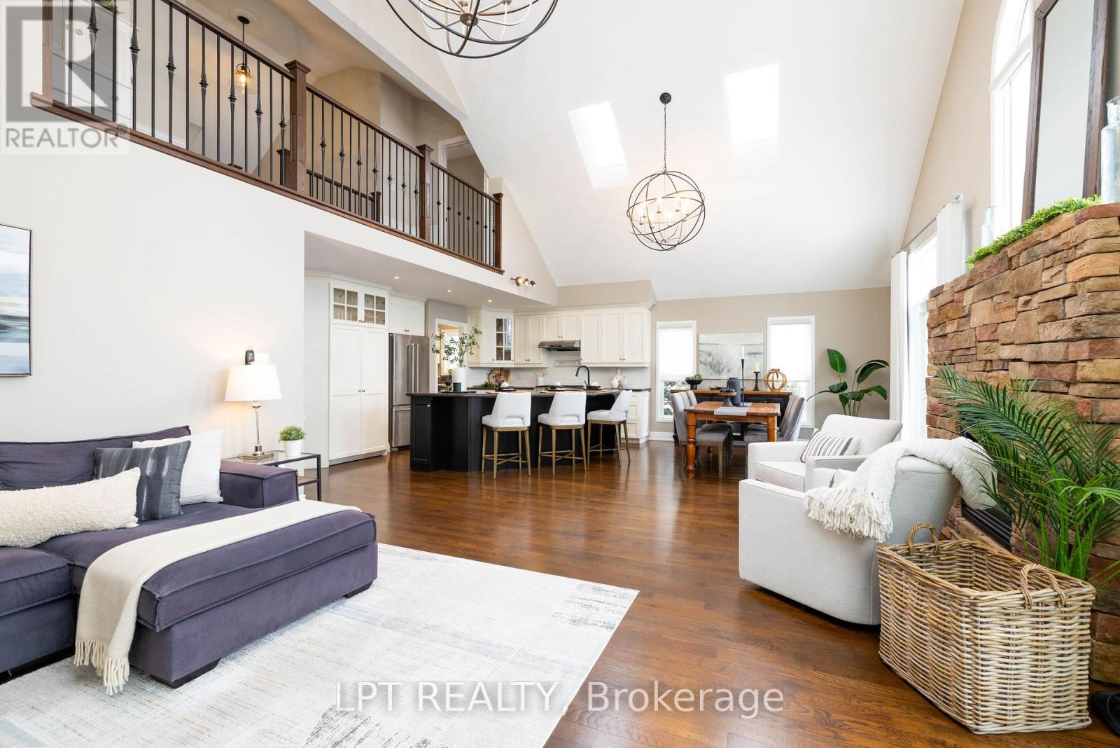 18 Canal Street, Georgina, Ontario  L4P 1K5 - Photo 13 - N12774434