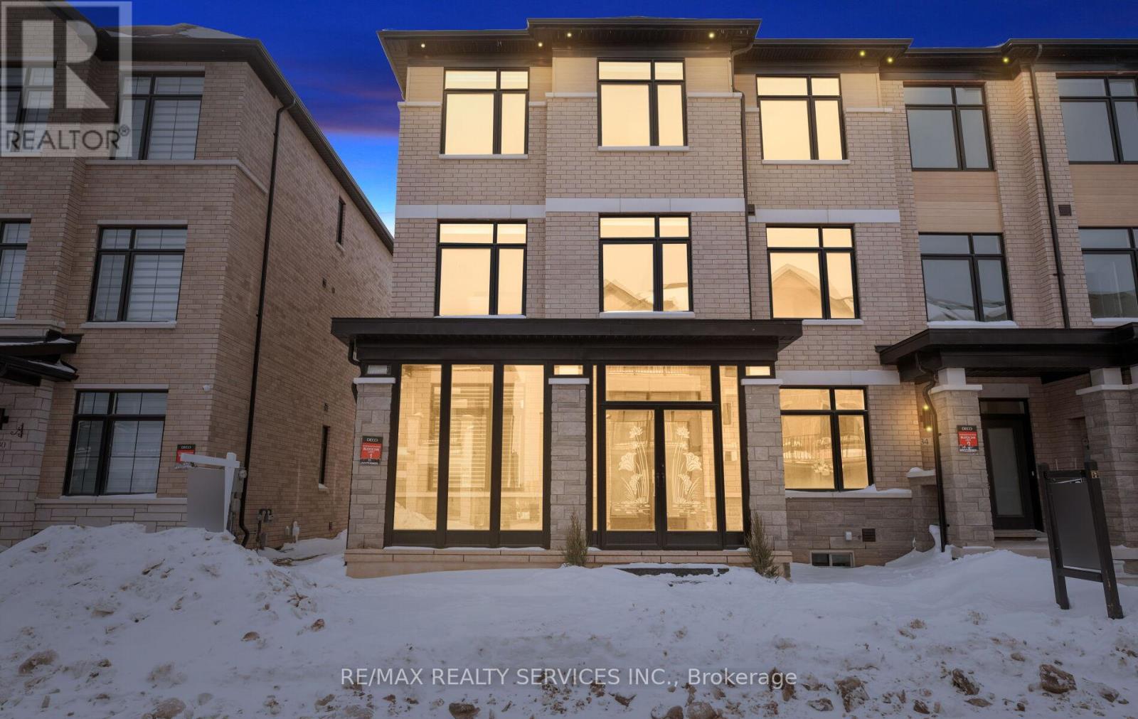 32 Bonnington Drive, Brampton (Northwest Brampton), Ontario  L7A 5M1 - Photo 2 - W12775582