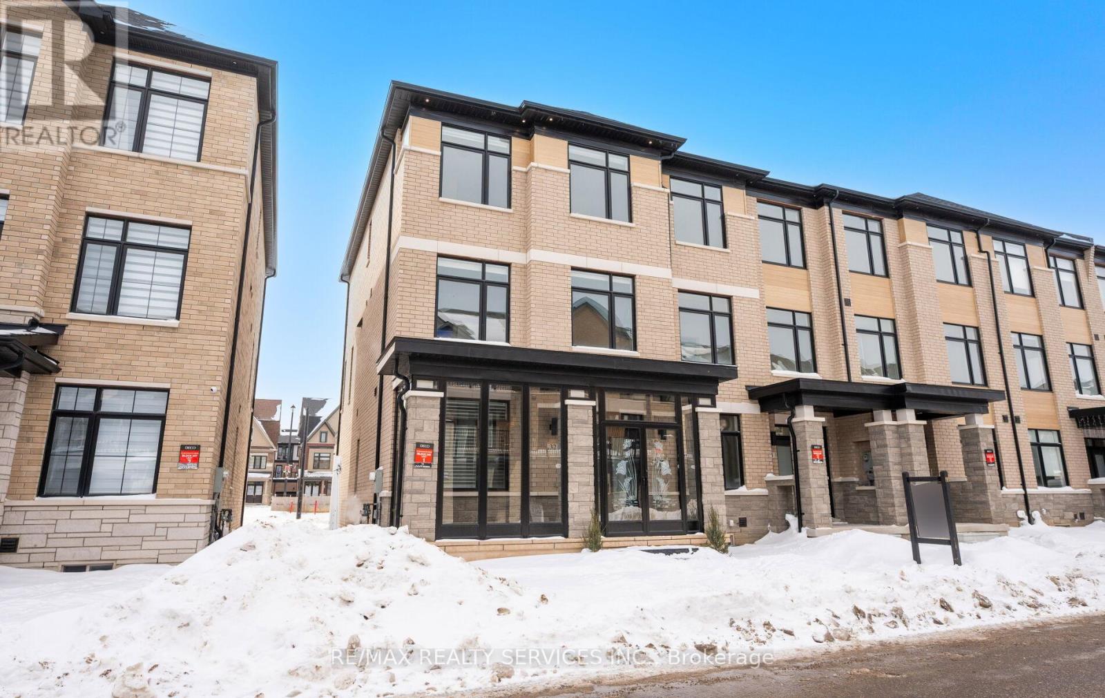 32 Bonnington Drive, Brampton (Northwest Brampton), Ontario  L7A 5M1 - Photo 4 - W12775582