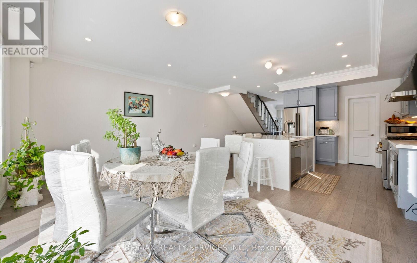 32 Bonnington Drive, Brampton (Northwest Brampton), Ontario  L7A 5M1 - Photo 9 - W12775582