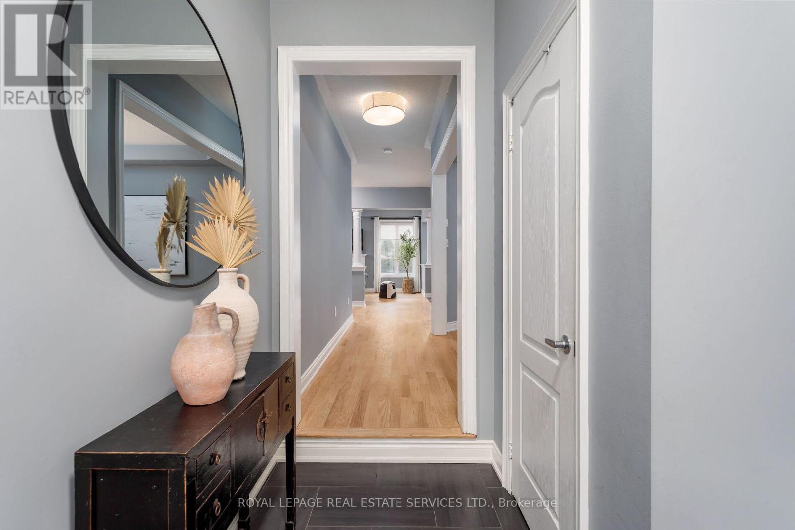 2299 Millstone Drive, Oakville, Ontario  L6M 0H1 - Photo 6 - W12740484