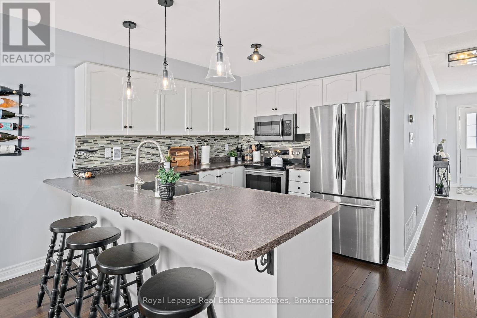 33 Bradley Drive, Halton Hills (Georgetown), Ontario  L7G 6B5 - Photo 10 - W12775654