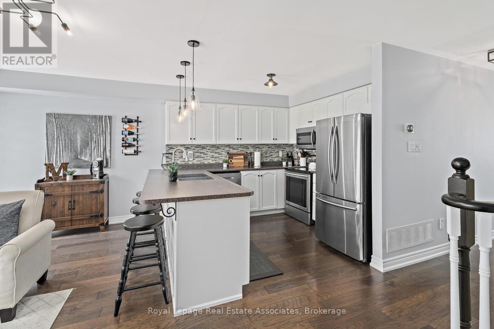 33 Bradley Drive, Halton Hills (Georgetown), Ontario  L7G 6B5 - Photo 12 - W12775654