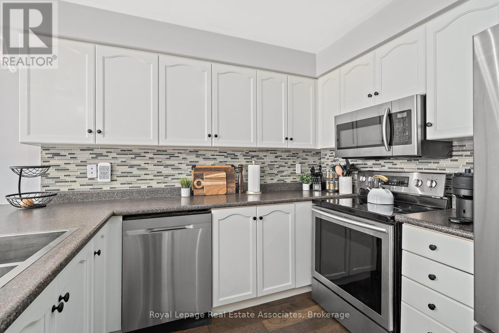 33 Bradley Drive, Halton Hills (Georgetown), Ontario  L7G 6B5 - Photo 14 - W12775654