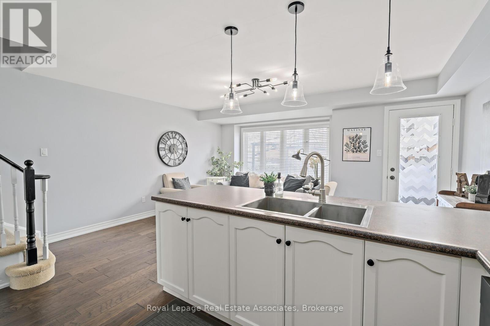 33 Bradley Drive, Halton Hills (Georgetown), Ontario  L7G 6B5 - Photo 15 - W12775654