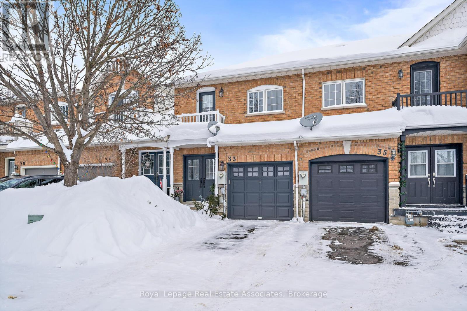 33 Bradley Drive, Halton Hills (Georgetown), Ontario  L7G 6B5 - Photo 2 - W12775654