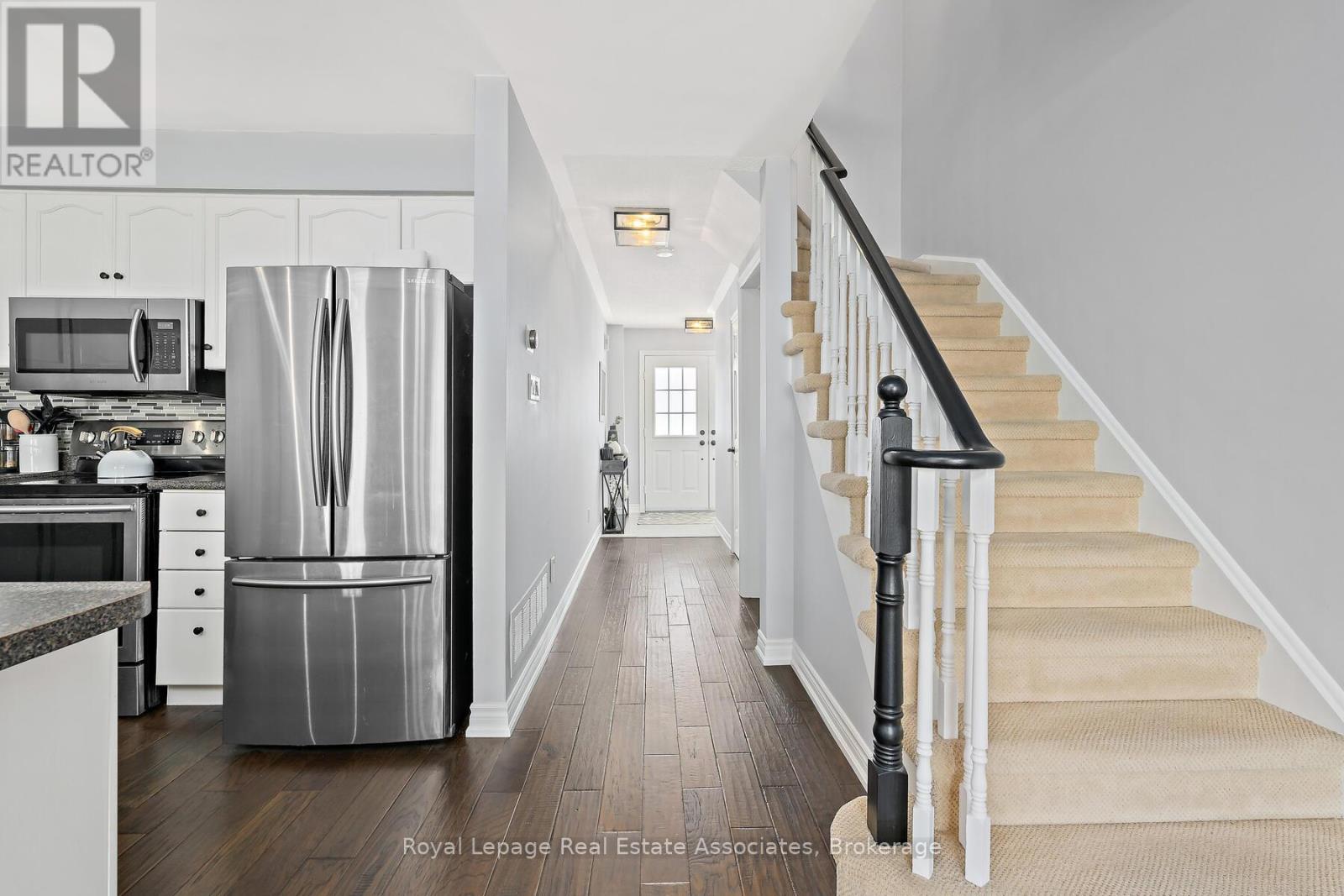 33 Bradley Drive, Halton Hills (Georgetown), Ontario  L7G 6B5 - Photo 6 - W12775654