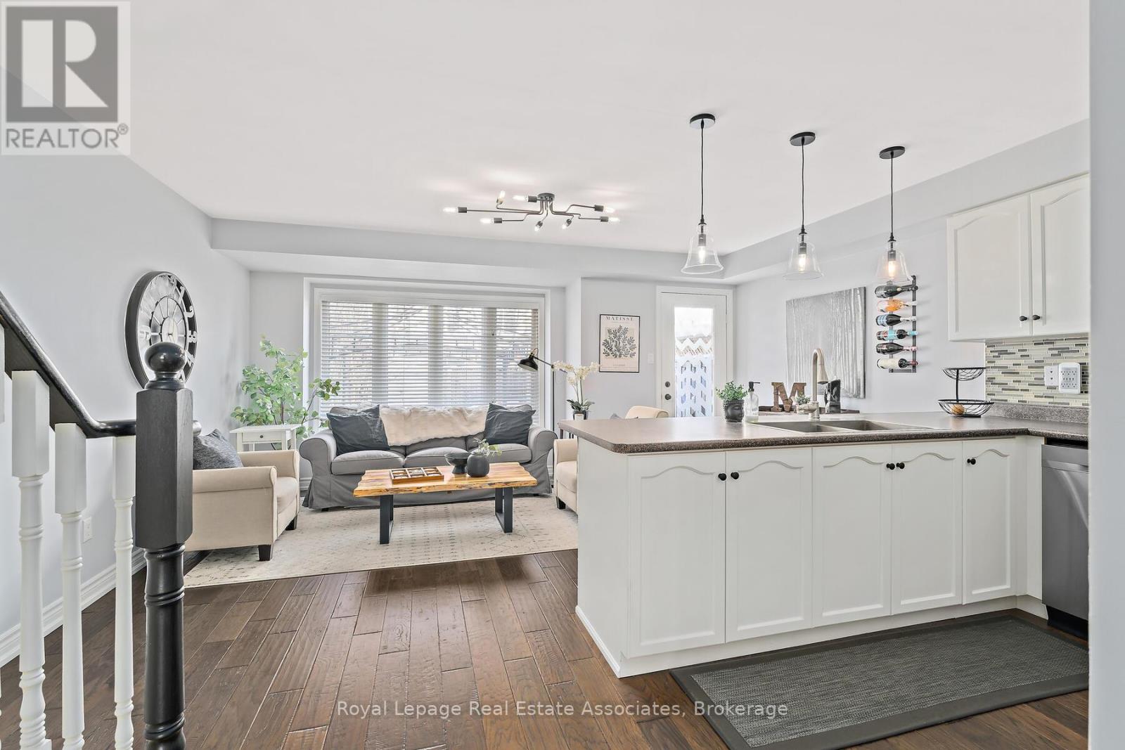 33 Bradley Drive, Halton Hills (Georgetown), Ontario  L7G 6B5 - Photo 7 - W12775654