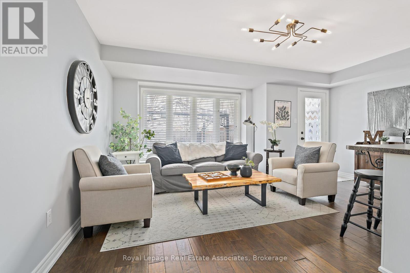 33 Bradley Drive, Halton Hills (Georgetown), Ontario  L7G 6B5 - Photo 8 - W12775654