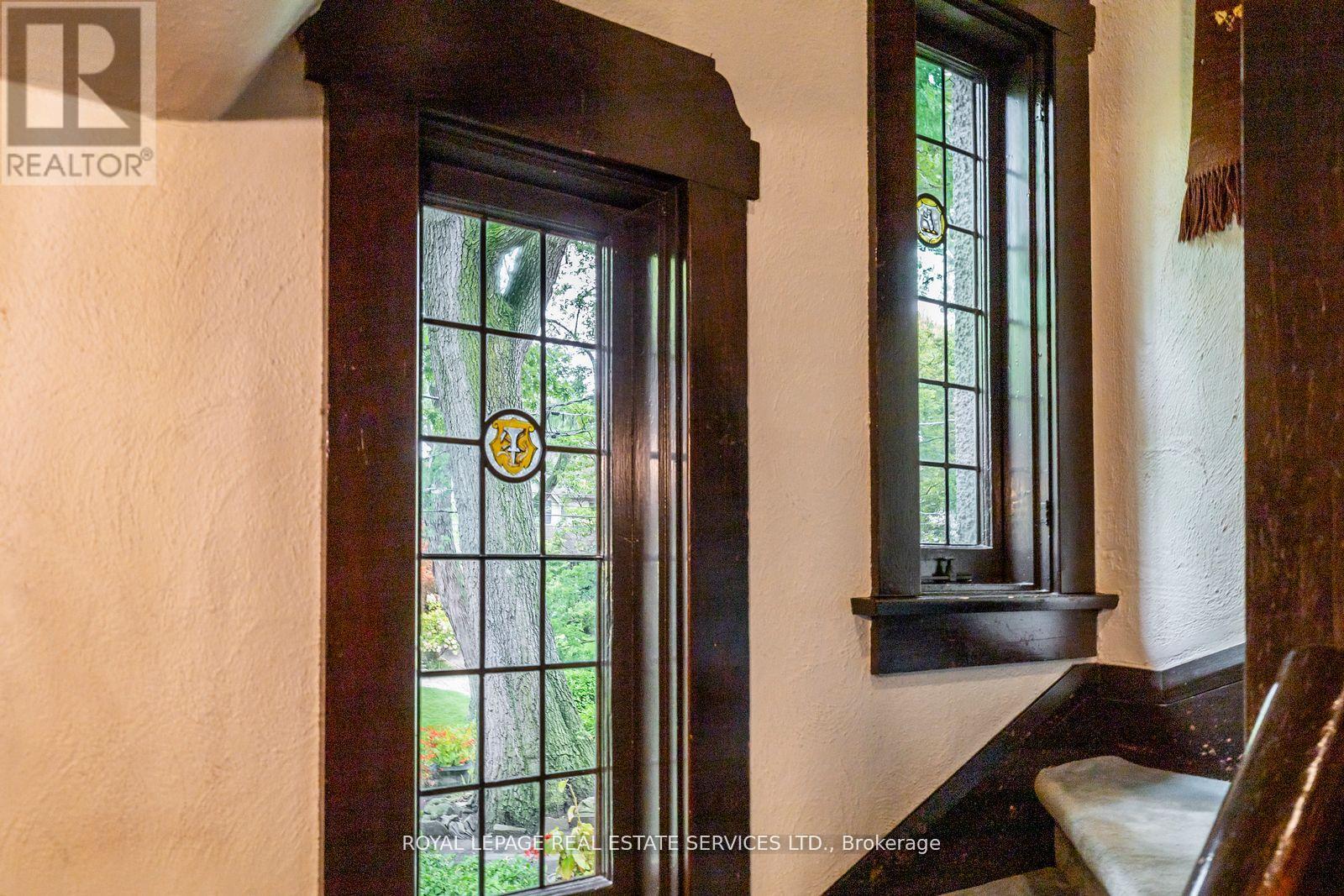 18 Queen Marys Drive, Toronto (Kingsway South), Ontario  M8X 1S2 - Photo 15 - W12775752