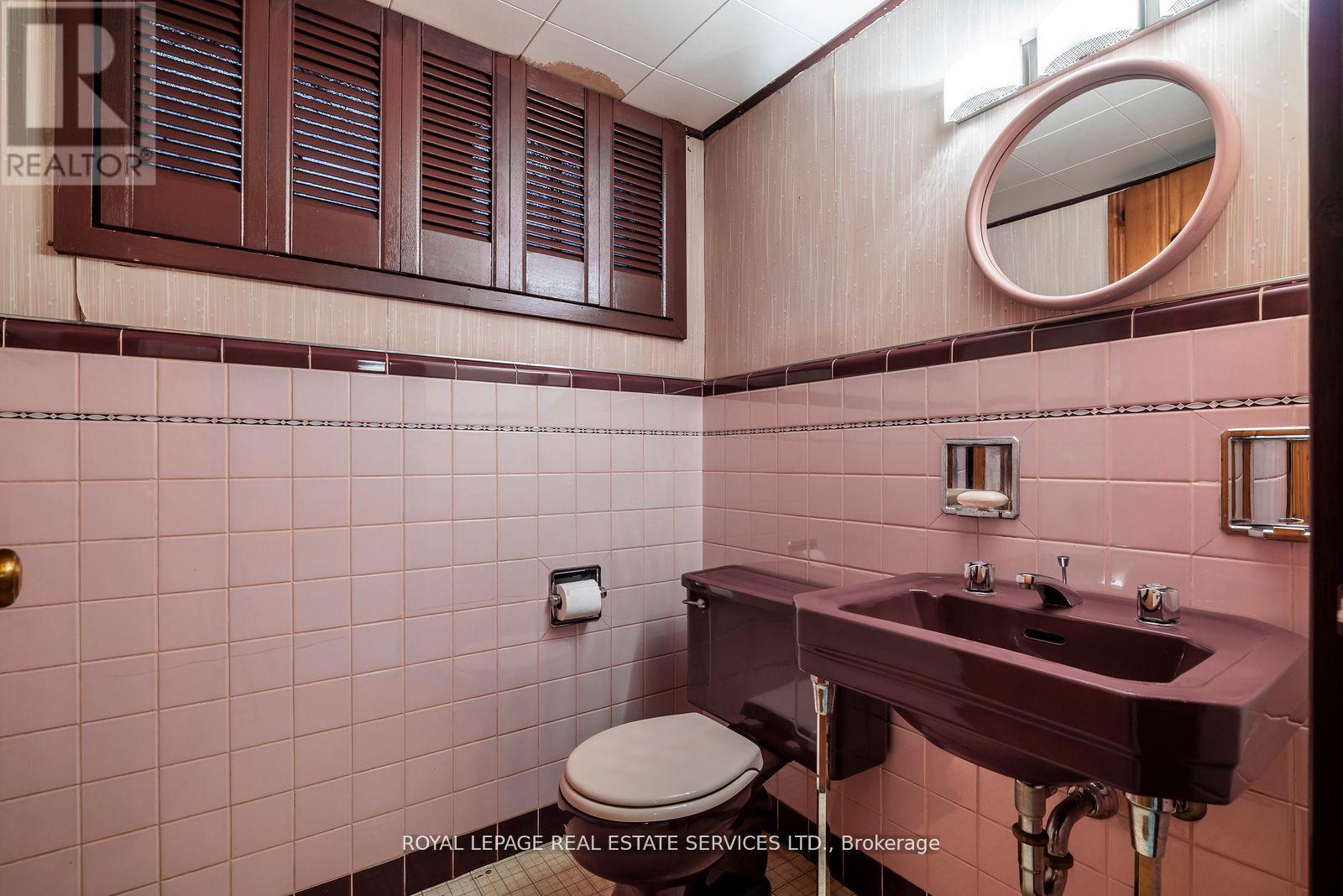 18 Queen Marys Drive, Toronto (Kingsway South), Ontario  M8X 1S2 - Photo 22 - W12775752