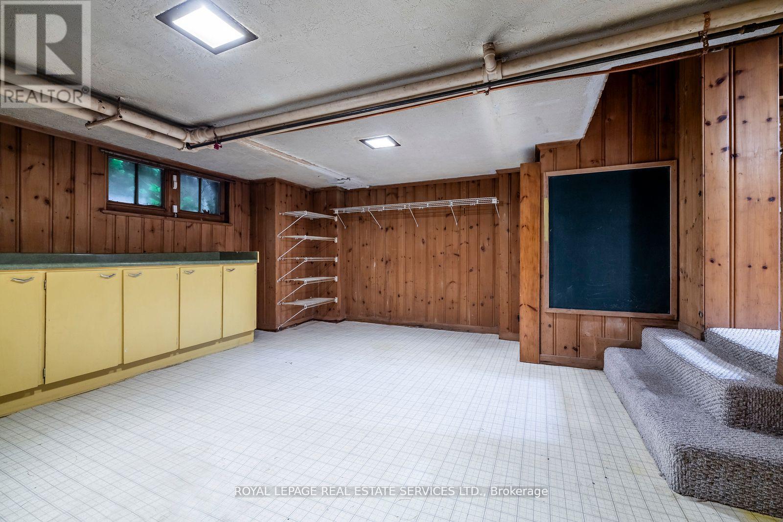 18 Queen Marys Drive, Toronto (Kingsway South), Ontario  M8X 1S2 - Photo 23 - W12775752