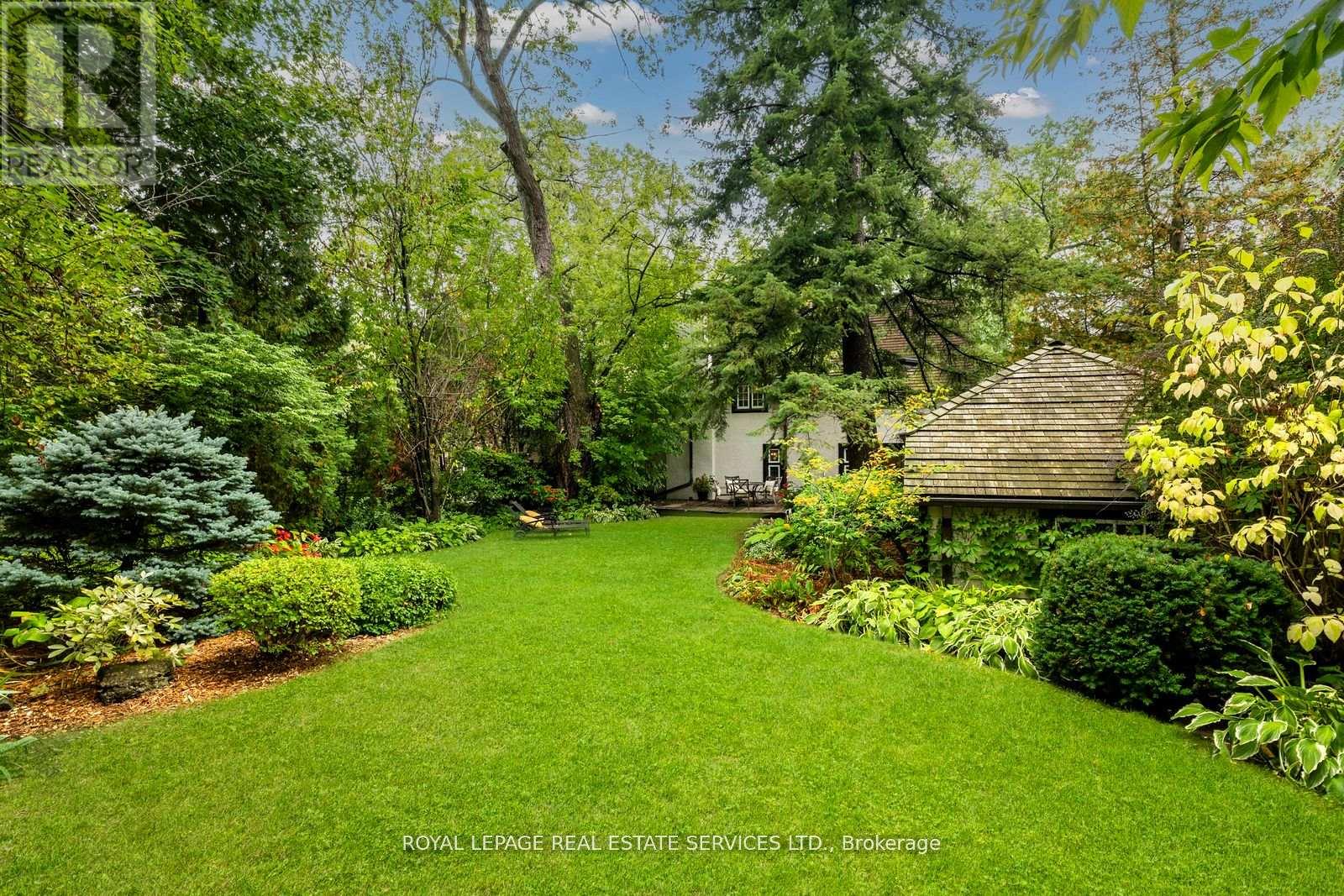 18 Queen Marys Drive, Toronto (Kingsway South), Ontario  M8X 1S2 - Photo 3 - W12775752