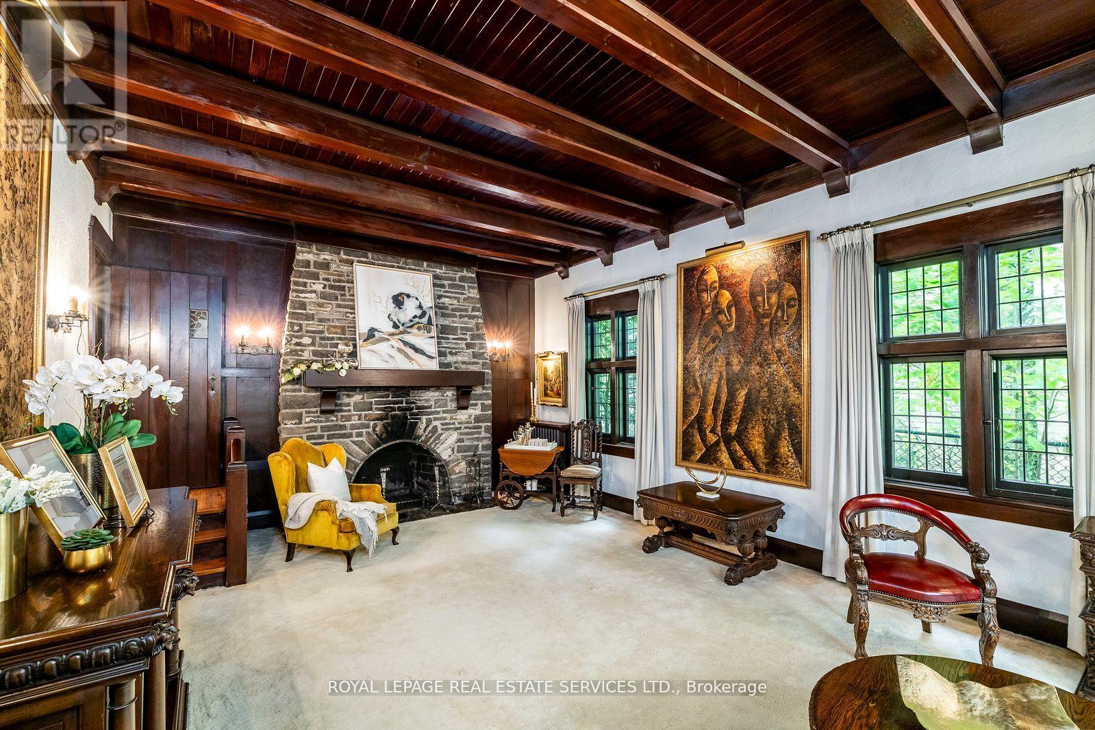 18 Queen Marys Drive, Toronto (Kingsway South), Ontario  M8X 1S2 - Photo 7 - W12775752