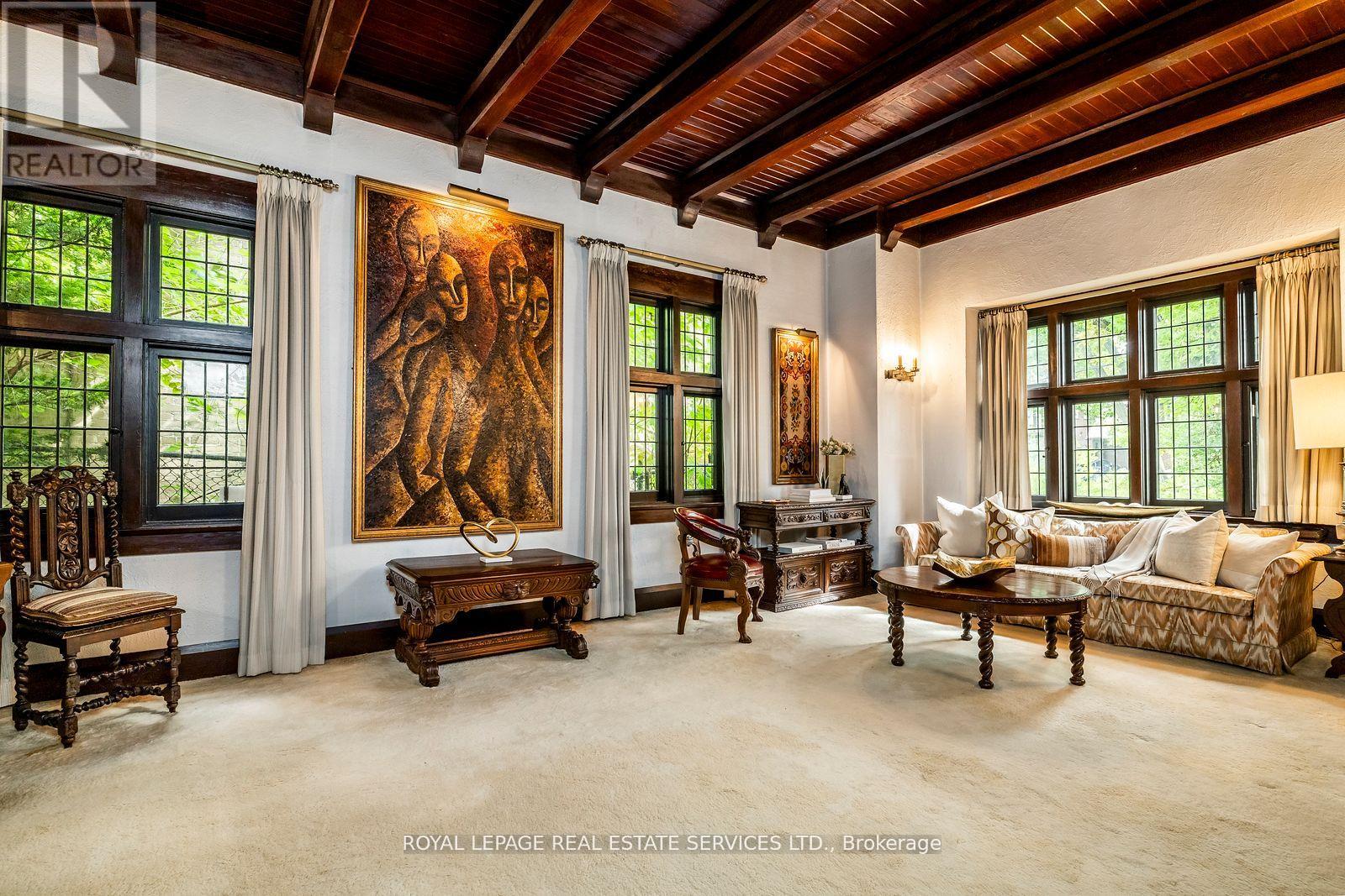 18 Queen Marys Drive, Toronto (Kingsway South), Ontario  M8X 1S2 - Photo 8 - W12775752