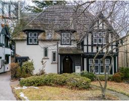 18 QUEEN MARYS DRIVE, Toronto, Ontario