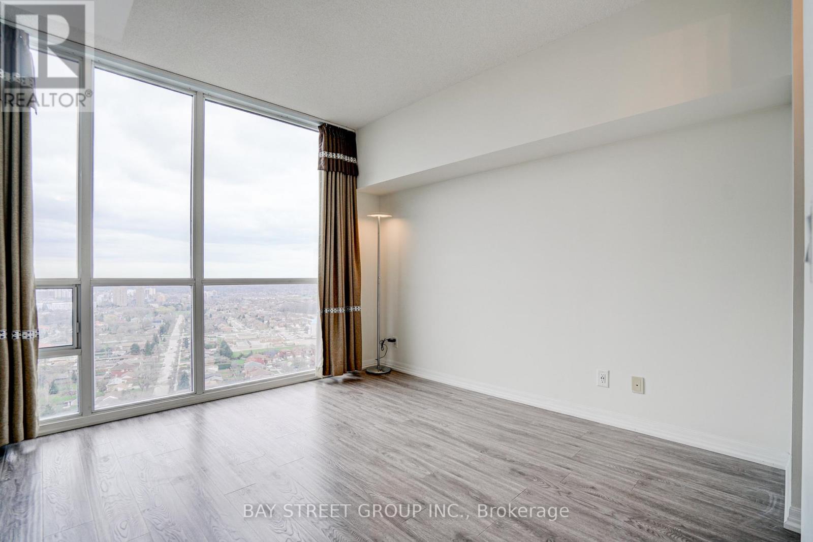 2602 - 223 Webb Drive, Mississauga (City Centre), Ontario  L5B 0E8 - Photo 10 - W12775764