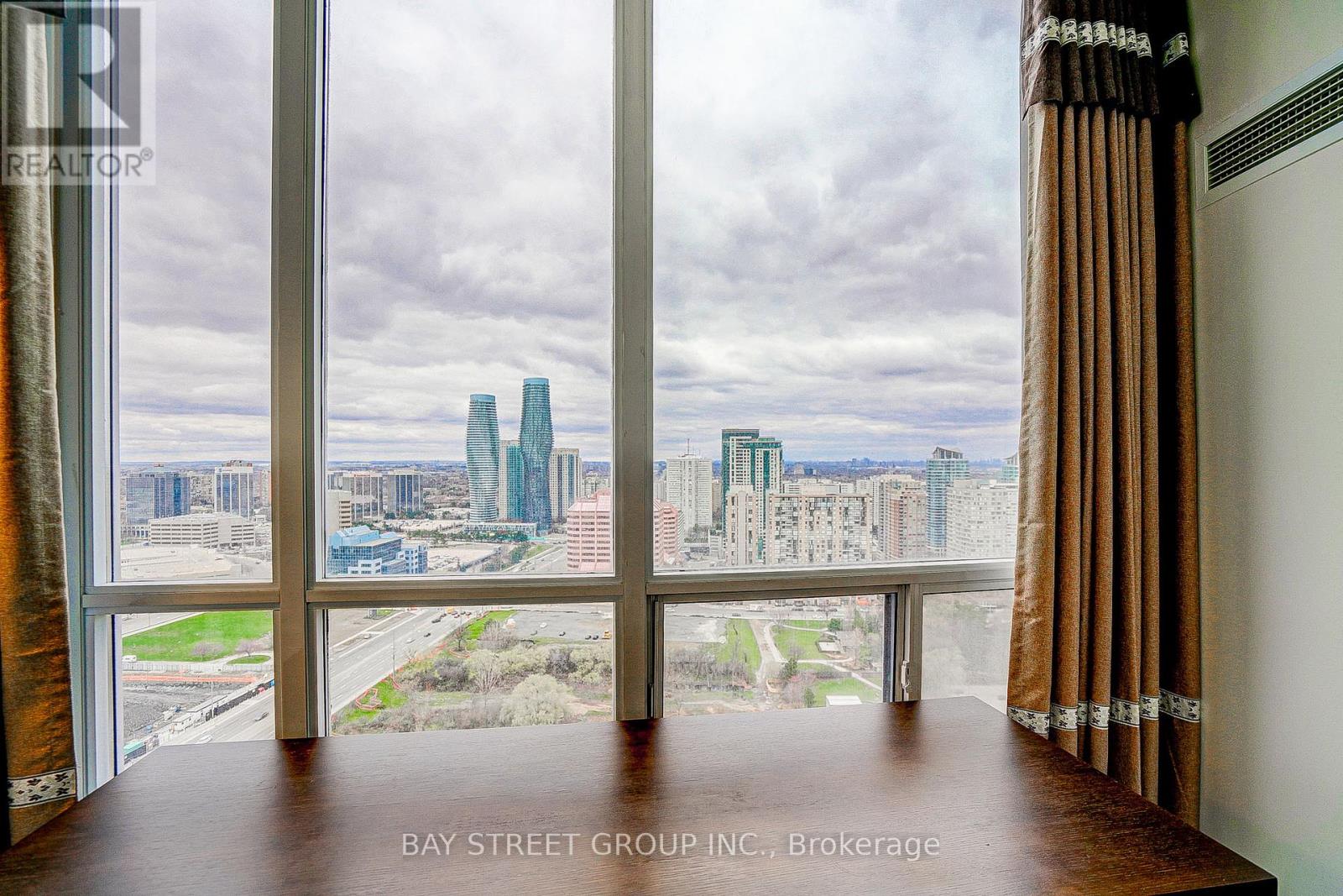 2602 - 223 Webb Drive, Mississauga (City Centre), Ontario  L5B 0E8 - Photo 15 - W12775764