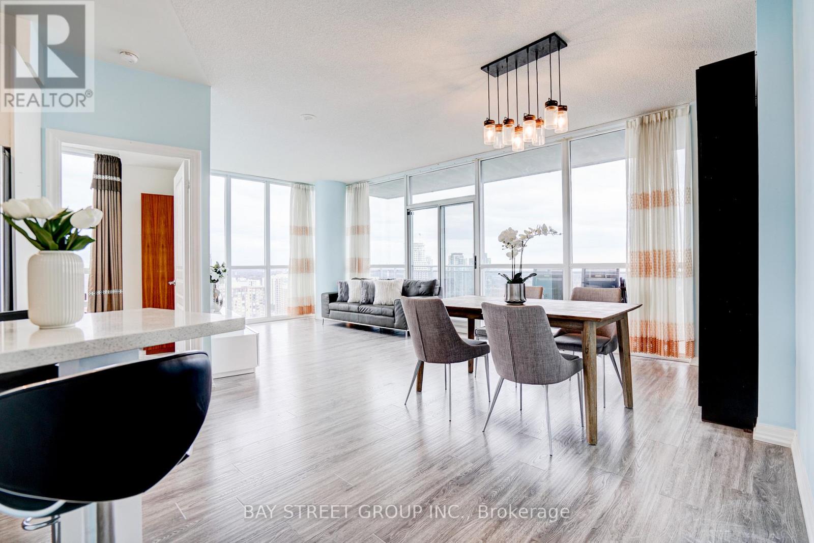 2602 - 223 Webb Drive, Mississauga (City Centre), Ontario  L5B 0E8 - Photo 4 - W12775764