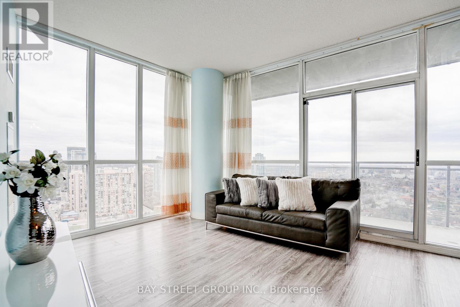 2602 - 223 Webb Drive, Mississauga (City Centre), Ontario  L5B 0E8 - Photo 7 - W12775764