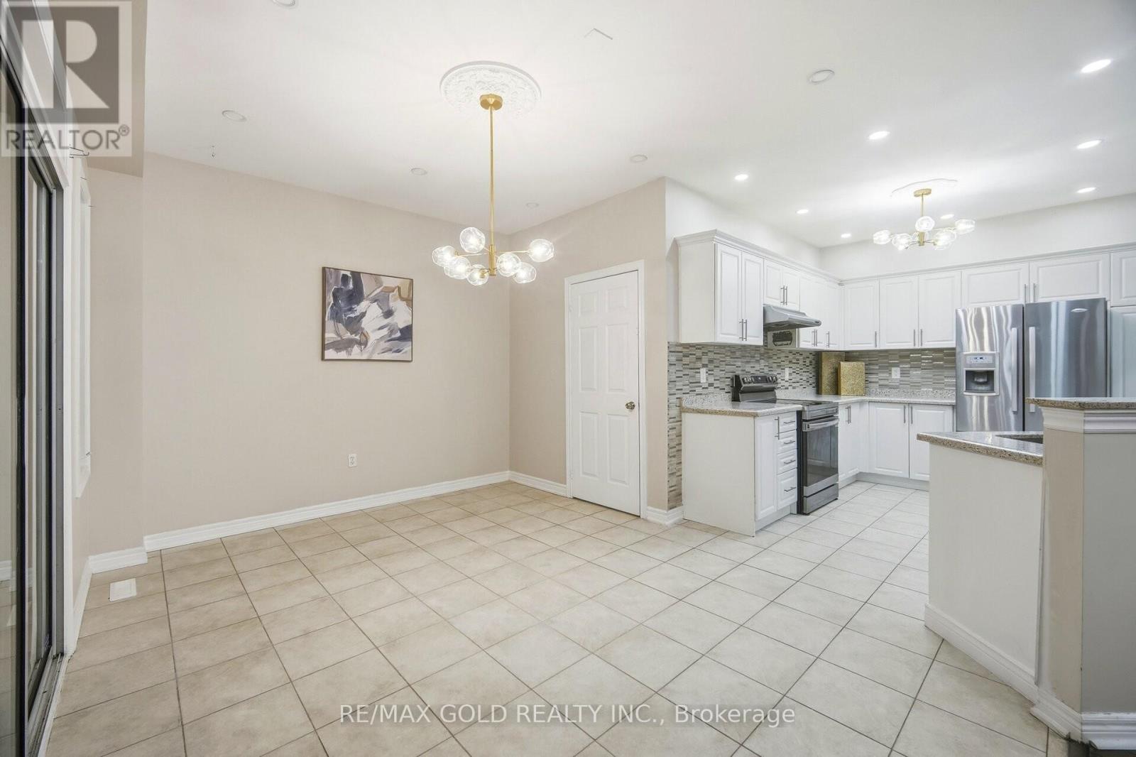 26 Gorevale Drive, Brampton, Ontario  L6P 1N9 - Photo 10 - W12775846